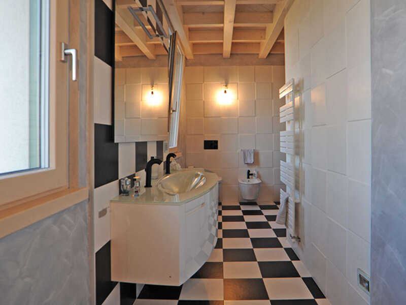 architettura residenziale dettaglio marmo bagni